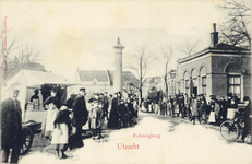 2920 Gezicht op de Tolsteegbrug over de Stadsbuitengracht te Utrecht.